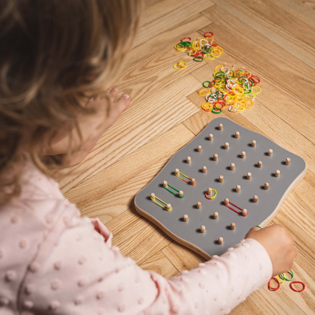 Montessori Geoboard for kids with rubber bands