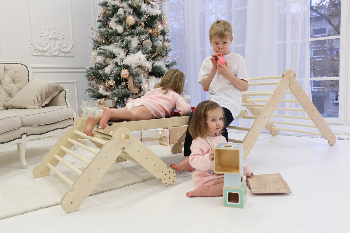 Climbing triangle set for kids with two ramp