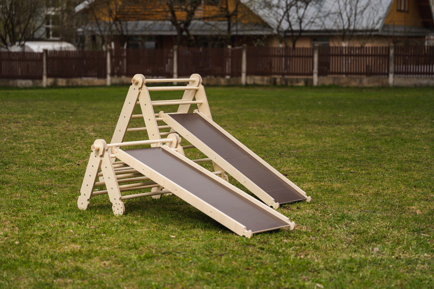 Climbing triangle set for kids with two ramp